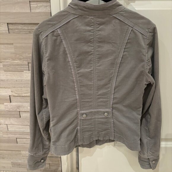 Light, Velvety Jacket with decorative button detailing - Picture 2 of 7